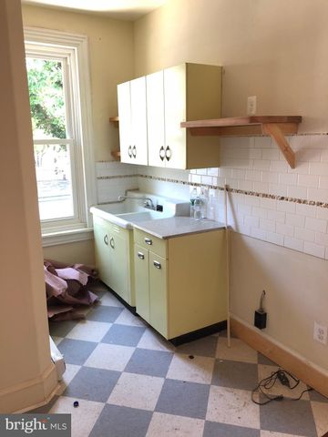 $950 | 114 Apsley Street, Unit 2R | Germantown Southwest