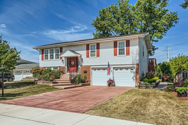 $489,900 | 830 West Lakeside Plaza | Hoffman Estates