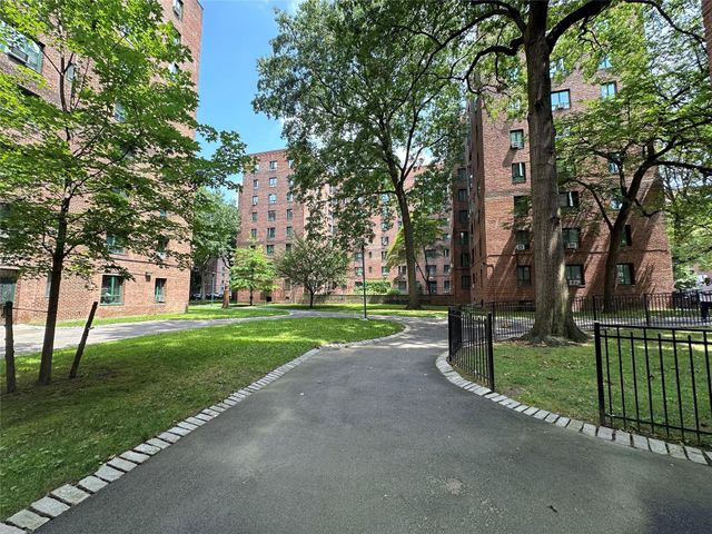 $320,000 | 1569 Metropolitan Avenue, Unit 7H | Parkchester