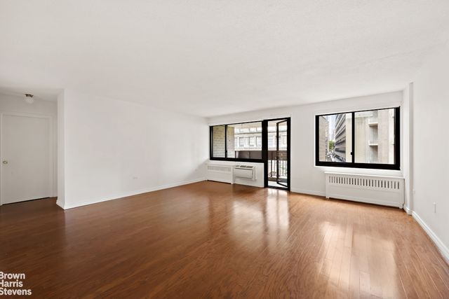 $925,000 | 77 Fulton Street, Unit 5K | Financial District