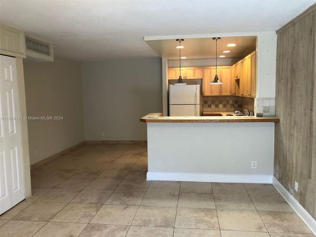 $1,750 | 2611 Riverside Drive, Unit 6 | Holiday Springs