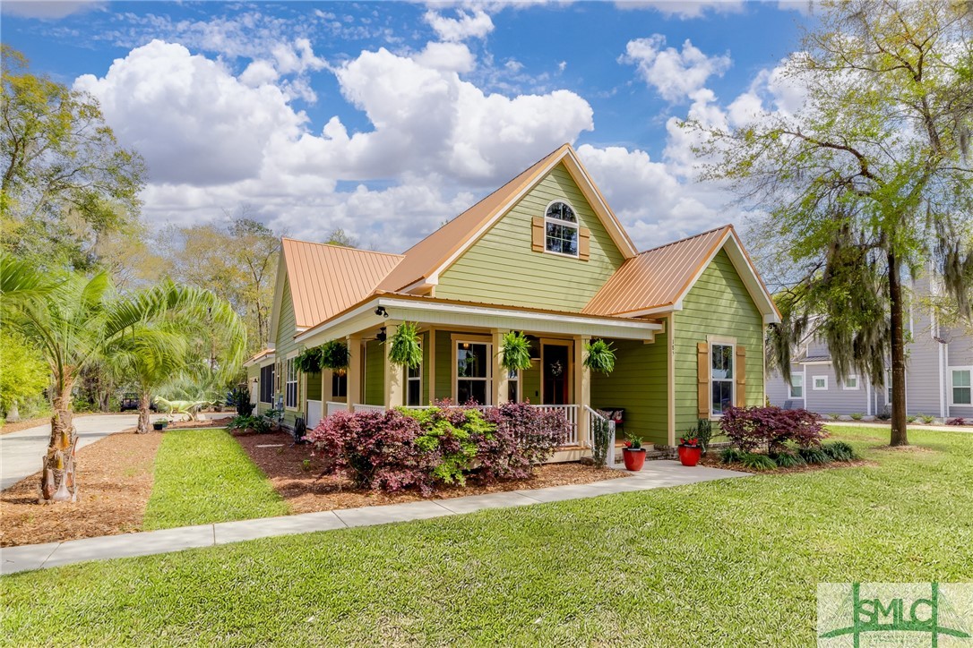 Custom built coastal cottage just minutes from I-9