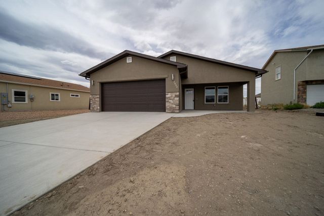 $399,900 | 2896 Alta Vista Drive | Orchard