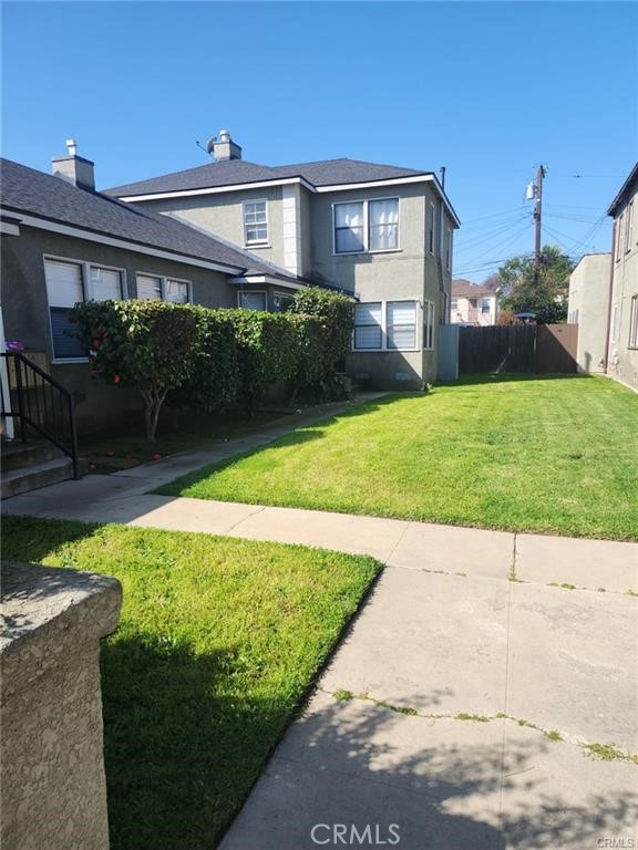 a view of a house with a yard