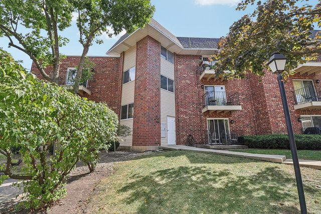 $219,900 | 1770 South Arlington Heights Road, Unit 4B | Arlington Heights