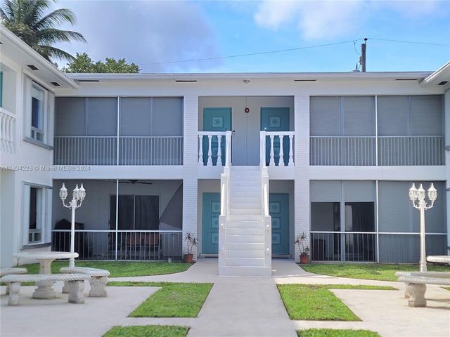 $239,500 | 1110 North 16th Avenue, Unit 2A | Hollywood Lakes