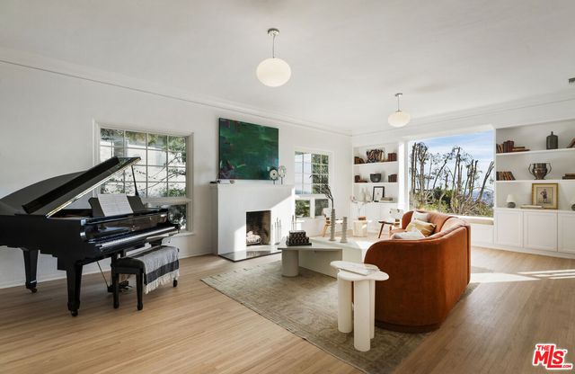 $3,579,000 | 4860 Glencairn Road | Los Feliz