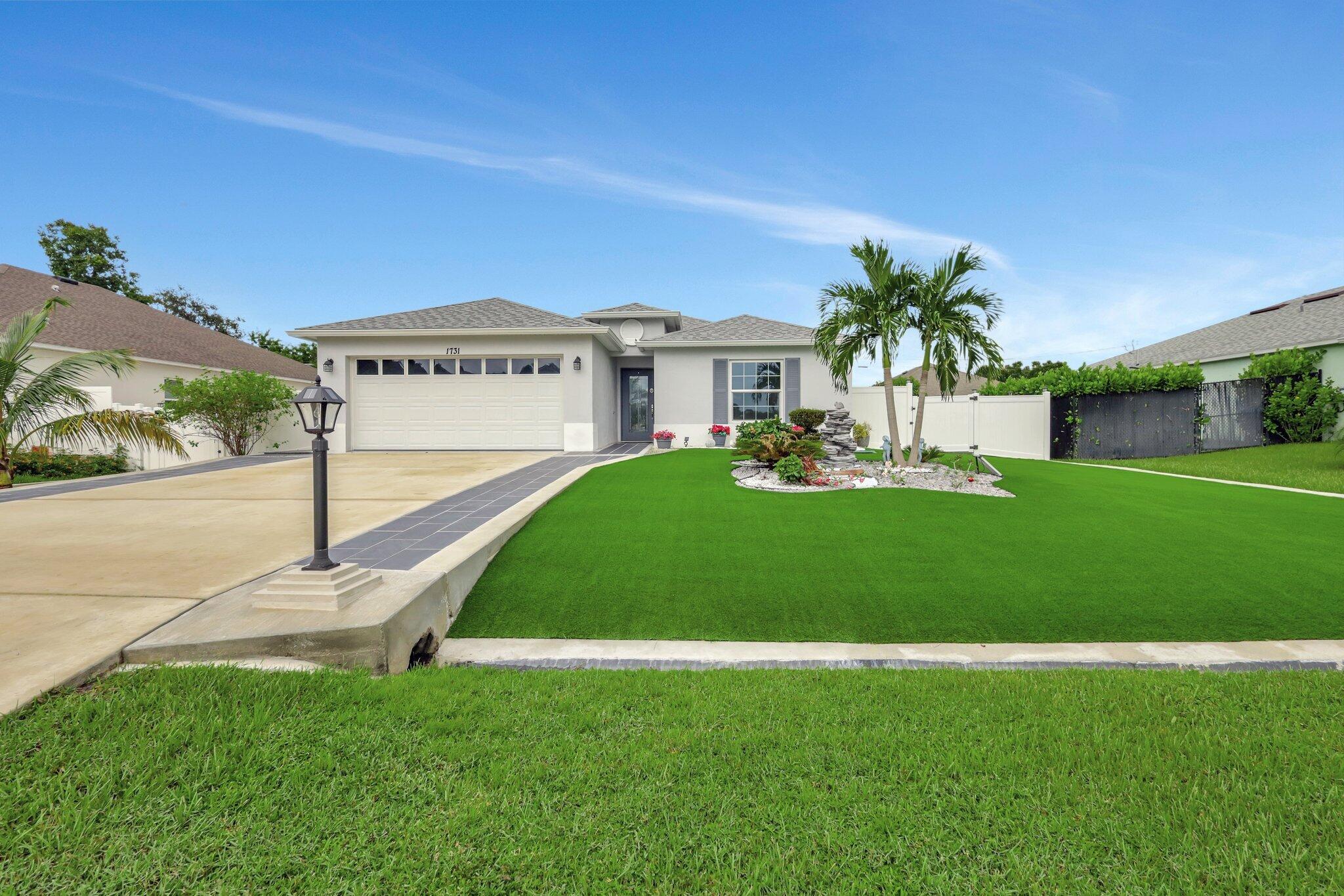 a view of a house with a yard