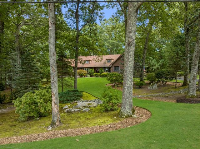 $1,195,000 | 10 Oak Hill Drive | Albion