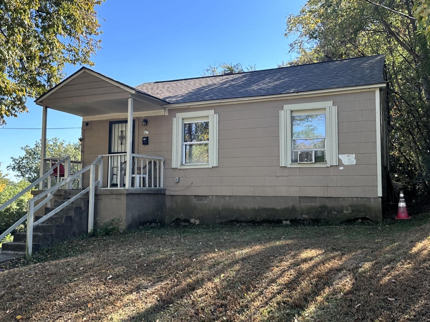 a view of a house with a yard