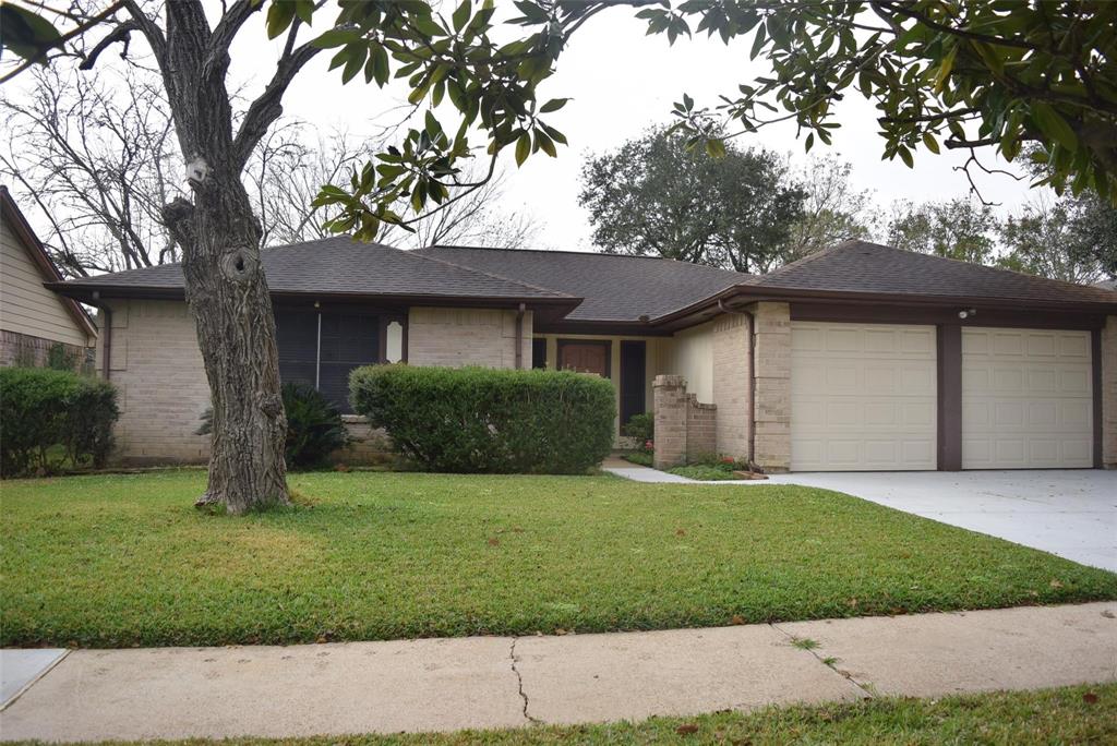 a view of a house with a yard and tree