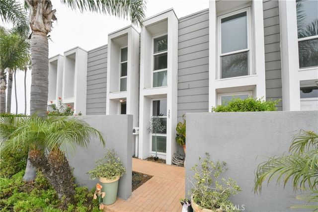 $1,399,995 | 3957 Warner Avenue | Northwest Huntington Beach