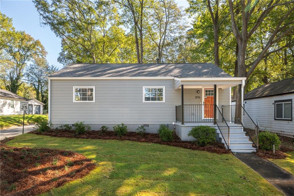 a view of a house with a yard