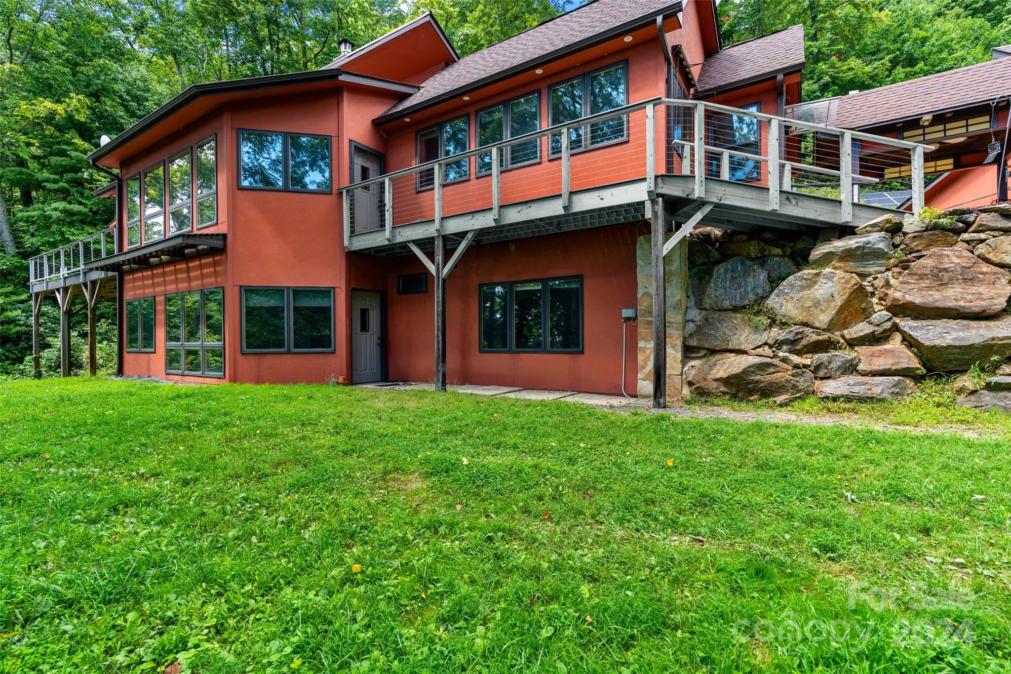 a view of a house with a yard