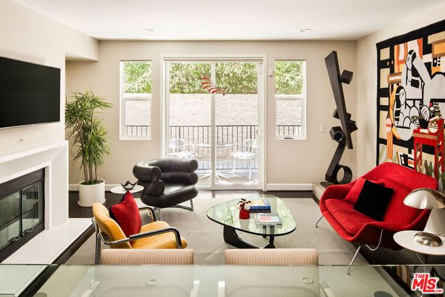 $990,000 | 10878 Bloomfield Street, Unit 108 | Toluca Lake