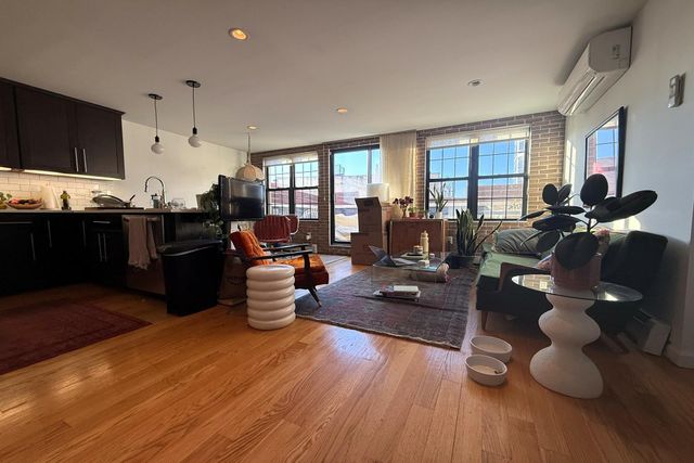 $3,600 | 552 Clinton Street, Unit 2 | Carroll Gardens