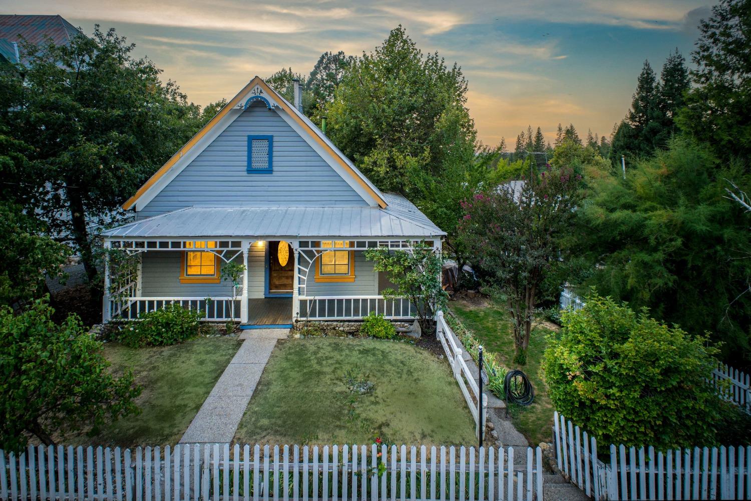 a view of house with a yard