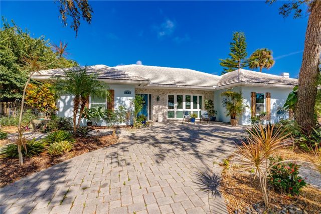 $1,385,000 | 465 Fiddlewood Road | Veromar