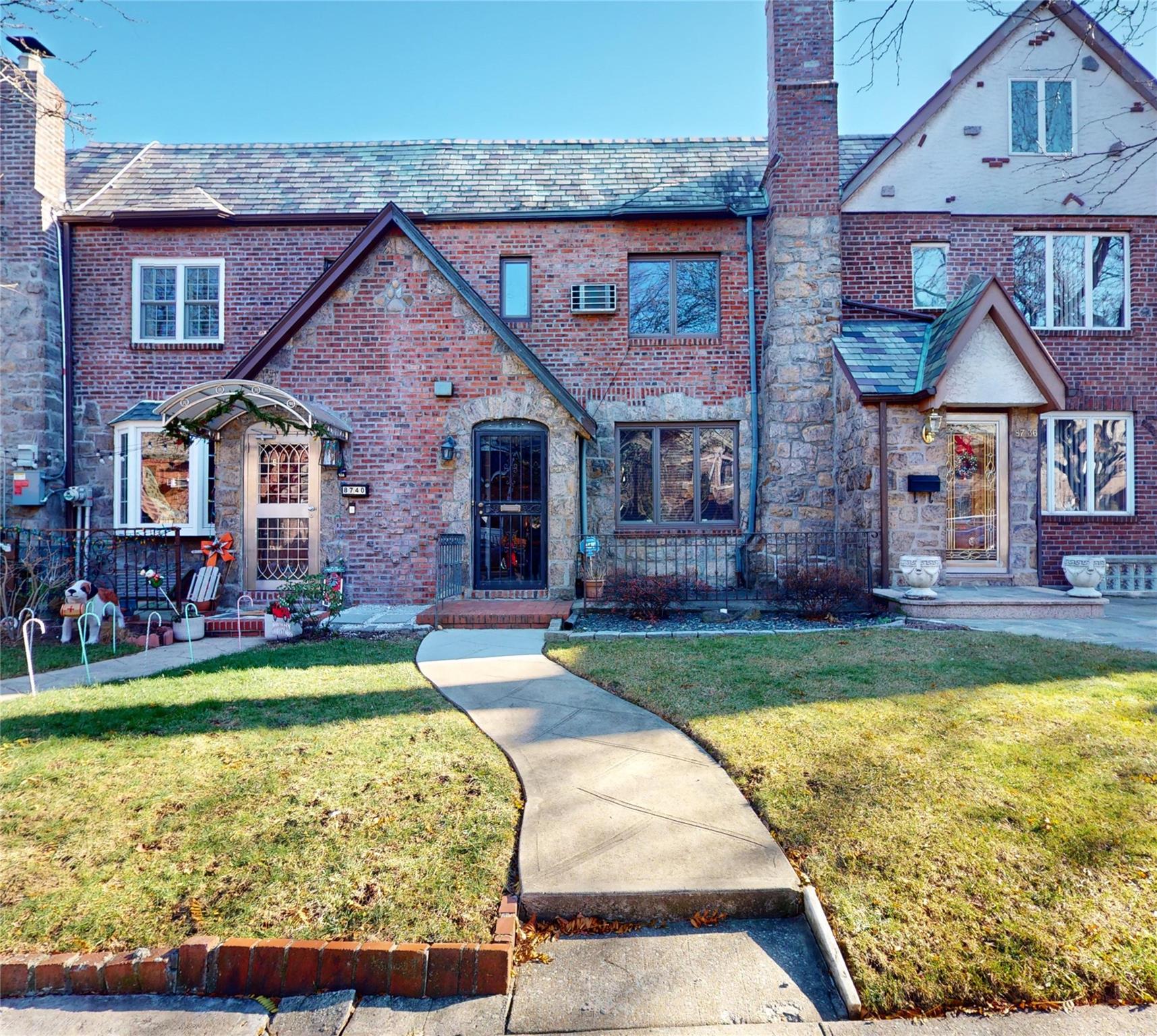 View of front of house featuring a front lawn