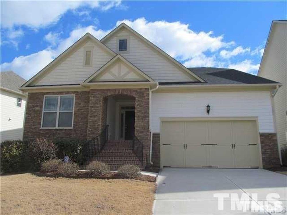 a view of a house with garage