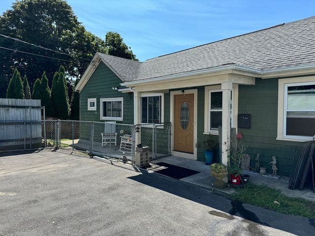 $369,900 | 1023 Main Road | Downtown Tiverton