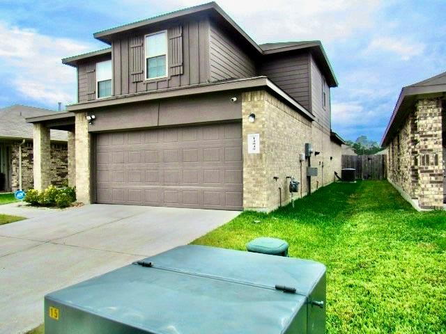 a front view of house with yard