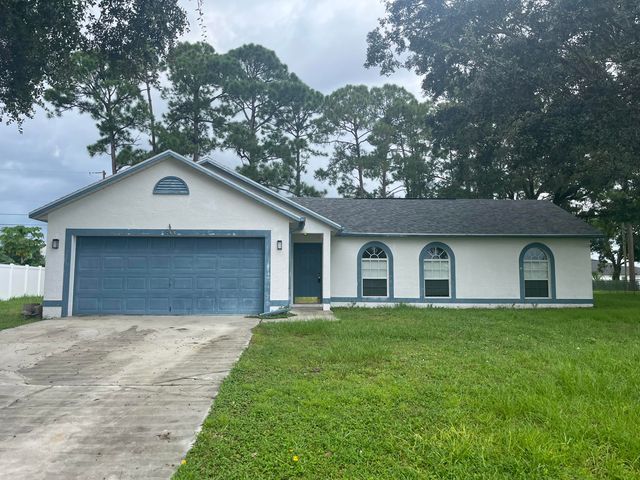 $2,100 | 1800 Southwest Glenco Street | Oak Hammock