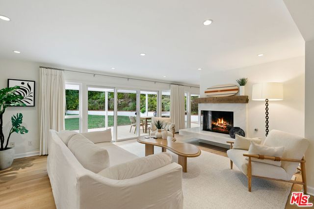 $3,695,000 | 30751 La Brisa Drive | Malibu Land Side