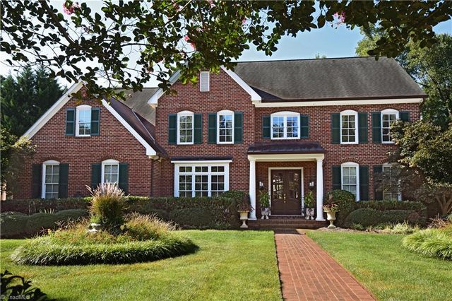 $840,000 | 1 Lake Bluff Court | Greensboro