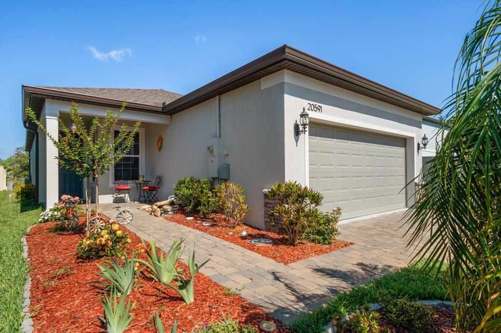 a front view of house with yard