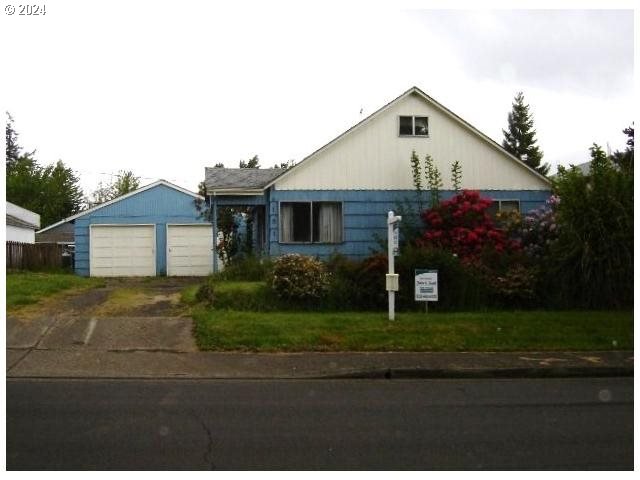 a view of house with garden