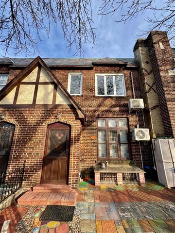 $1,050,000 | 40-19 172nd Street | Murray Hill - Flushing