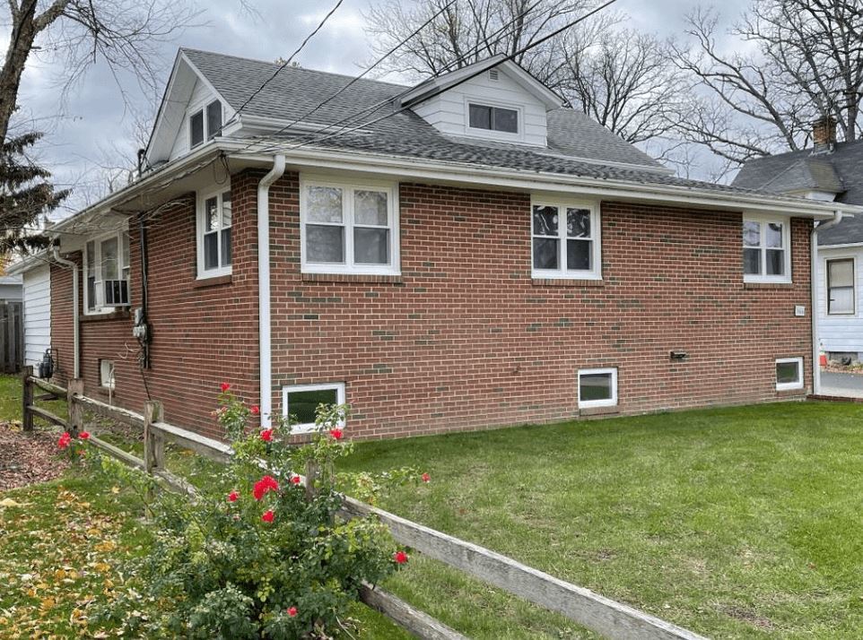 a view of a house with a backyard