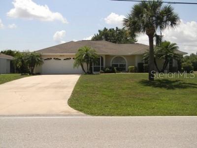 a view of a house with a yard