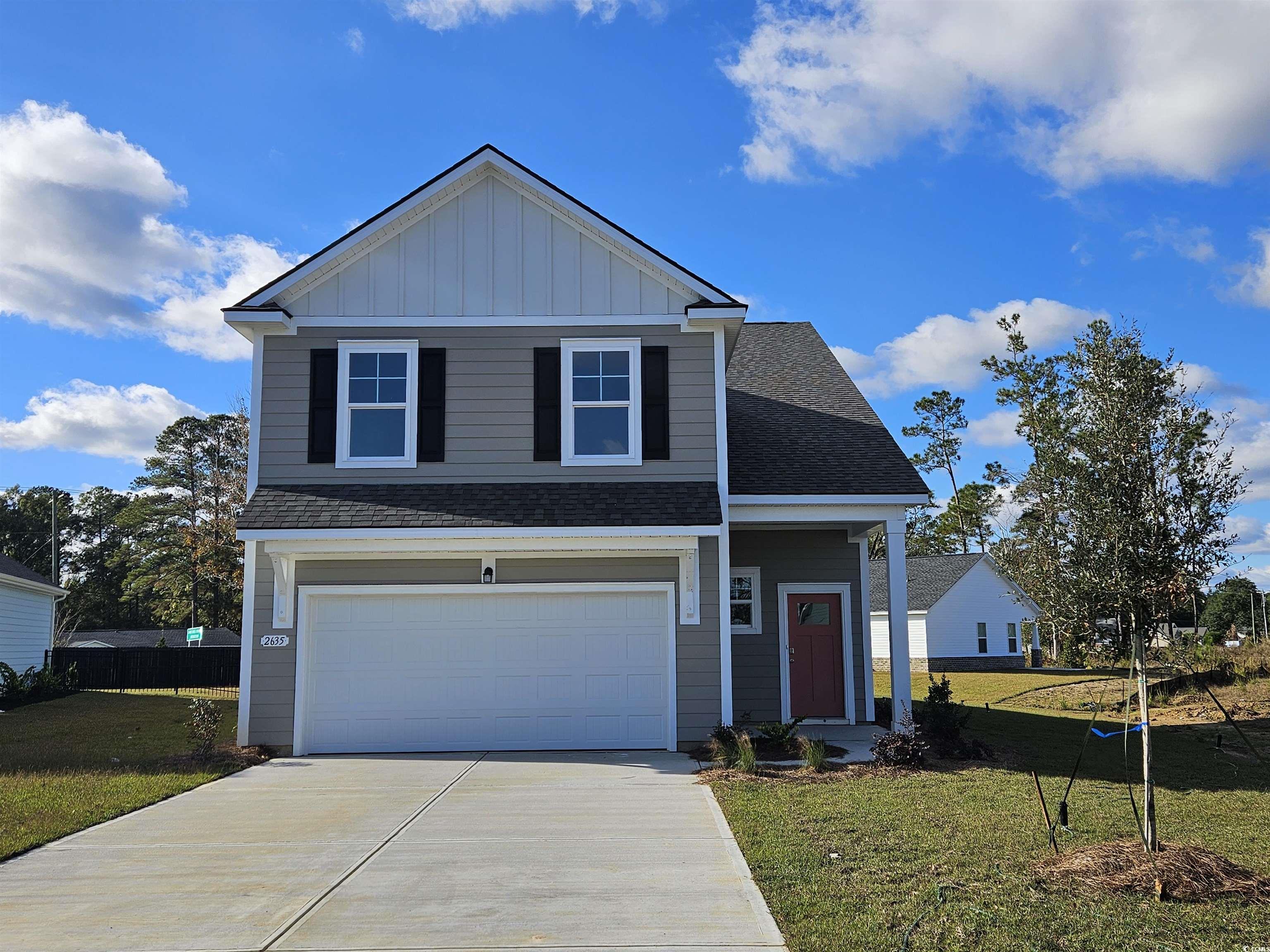 View of front facade featuring a front yard and a