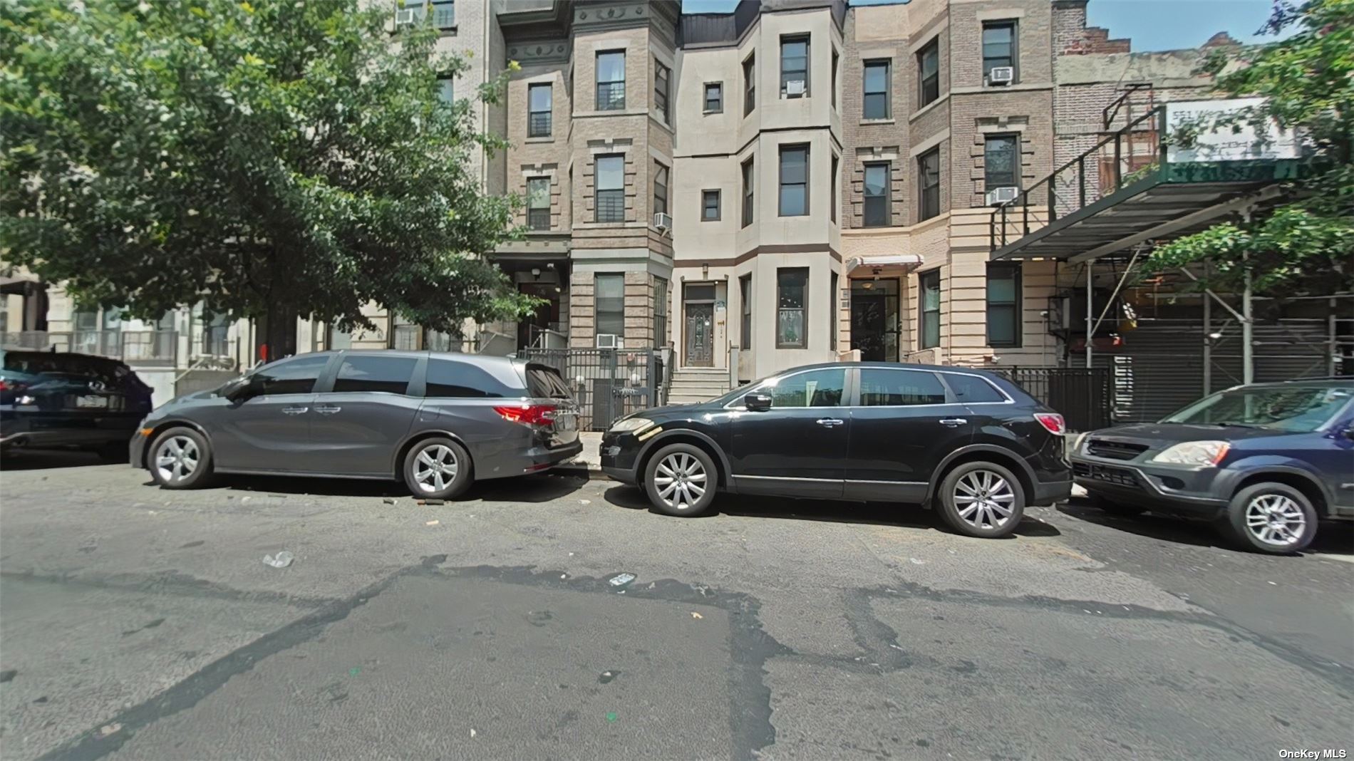 a car parked in front of a building