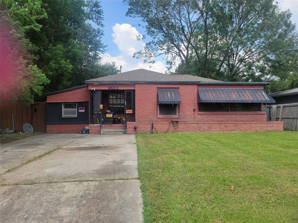 a view of outdoor space yard and patio