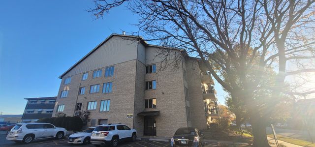 $259,999 | 4530 West 93rd Street, Unit 2B | Oak Lawn