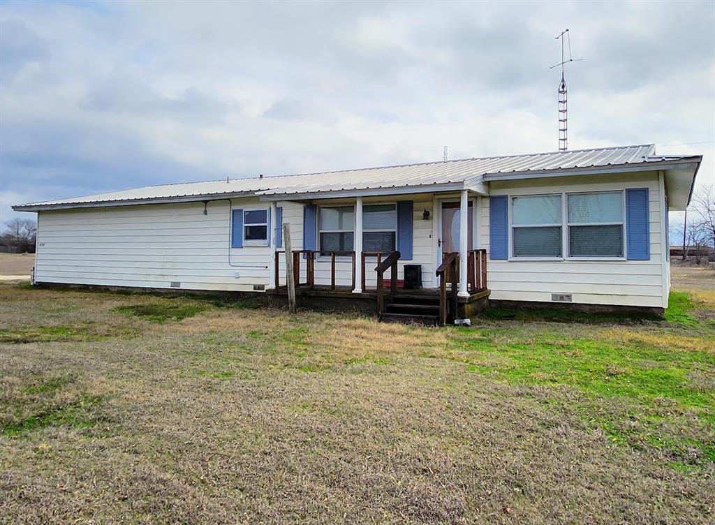 View of front facade with a front lawn