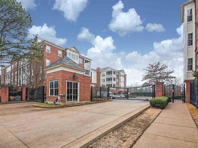 $435,000 | 591 Lexington Road, Unit 202 | East Memphis