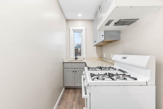 $1,700 | 19 Holly Street, Unit 3 | Near North End