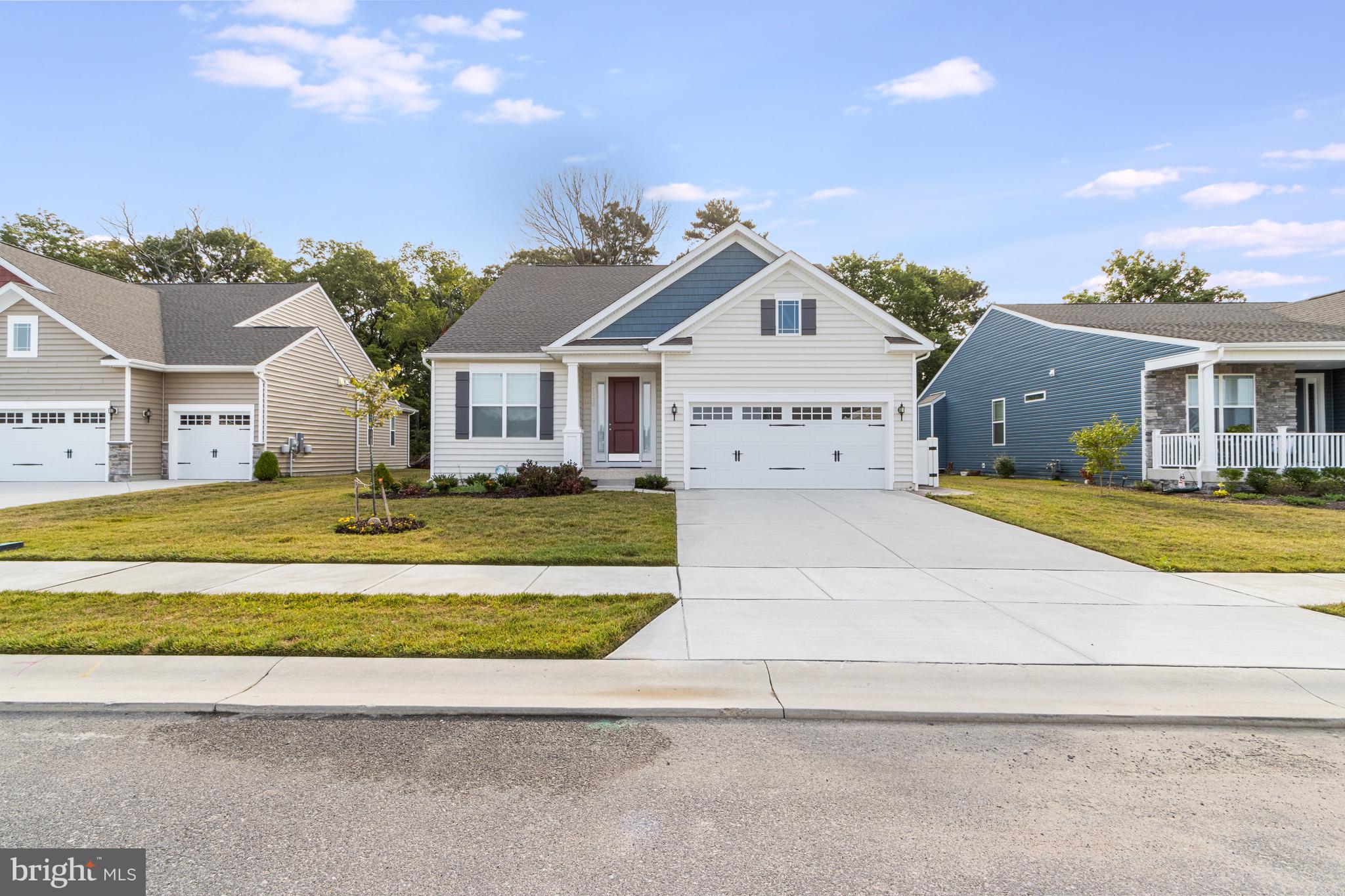 a view of house with a outdoor space