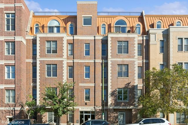 $3,500 | 2618 West Diversey Avenue, Unit 302 | Avondale