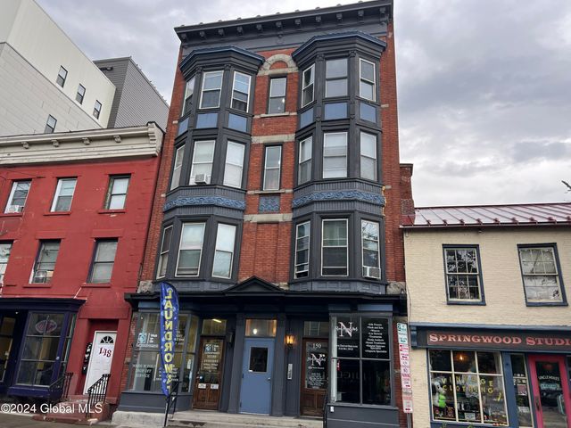 $1,000 | 150 4th Street, Unit 1 | Central Troy Historic District