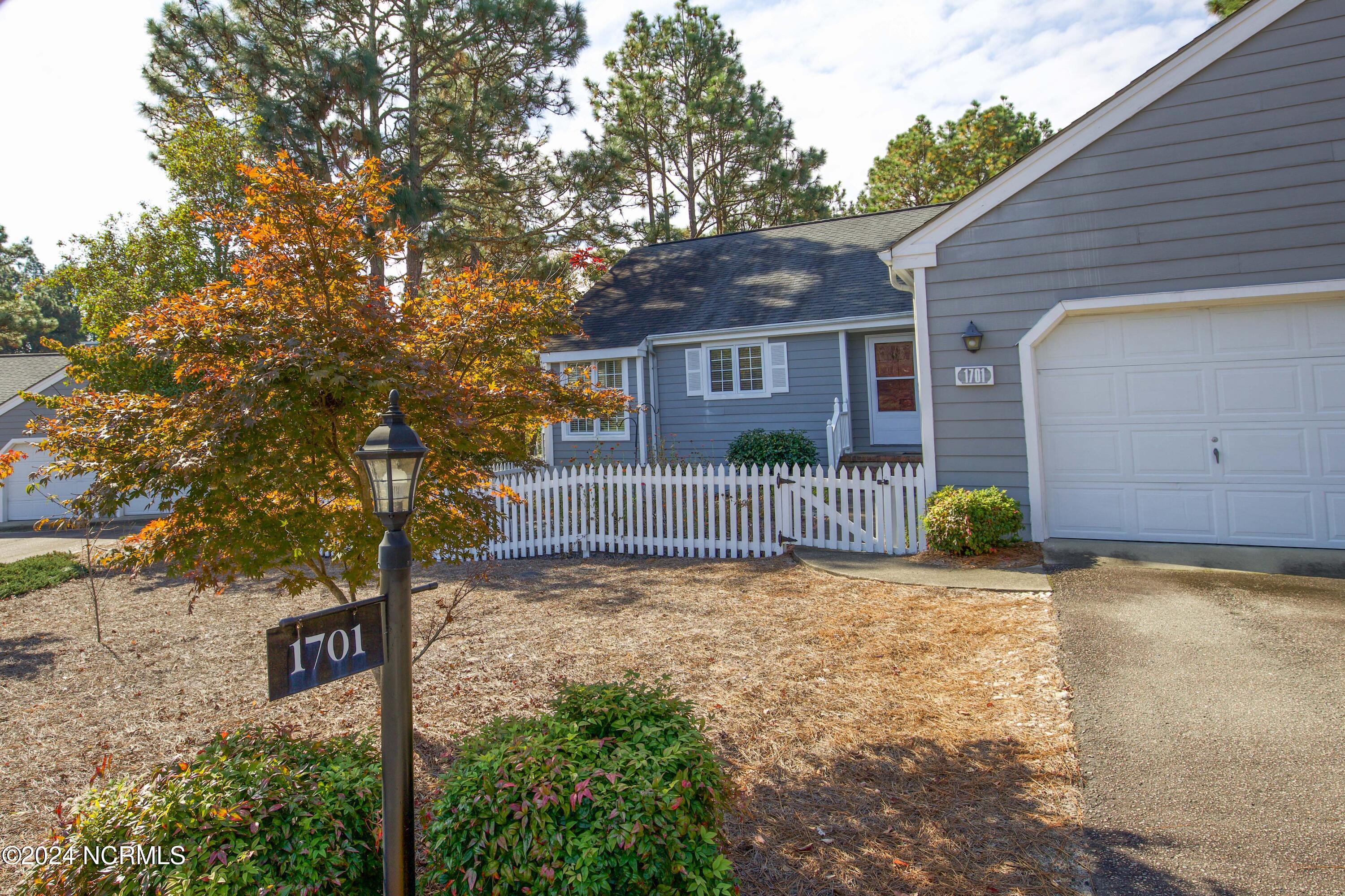 1701 Cabot Cir-49