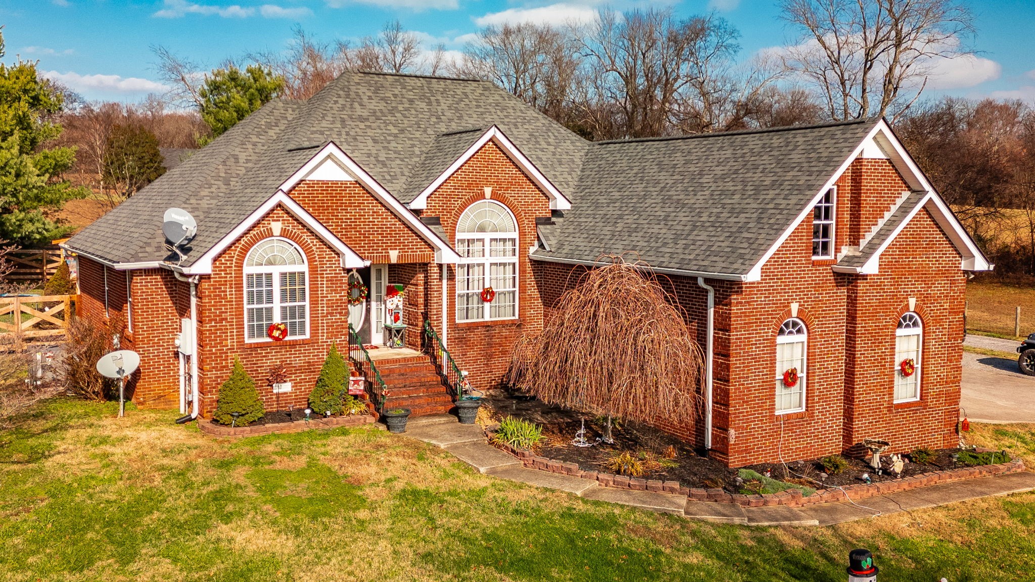 Beautiful all brick home just minutes from I-65