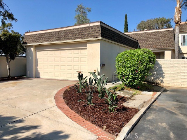 Front of house with driveway