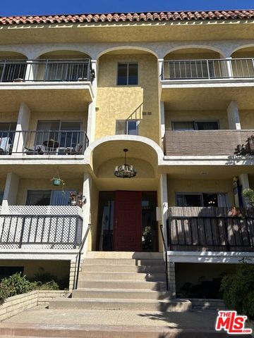 $3,780 | 1033 6th Street, Unit 305 | Santa Monica