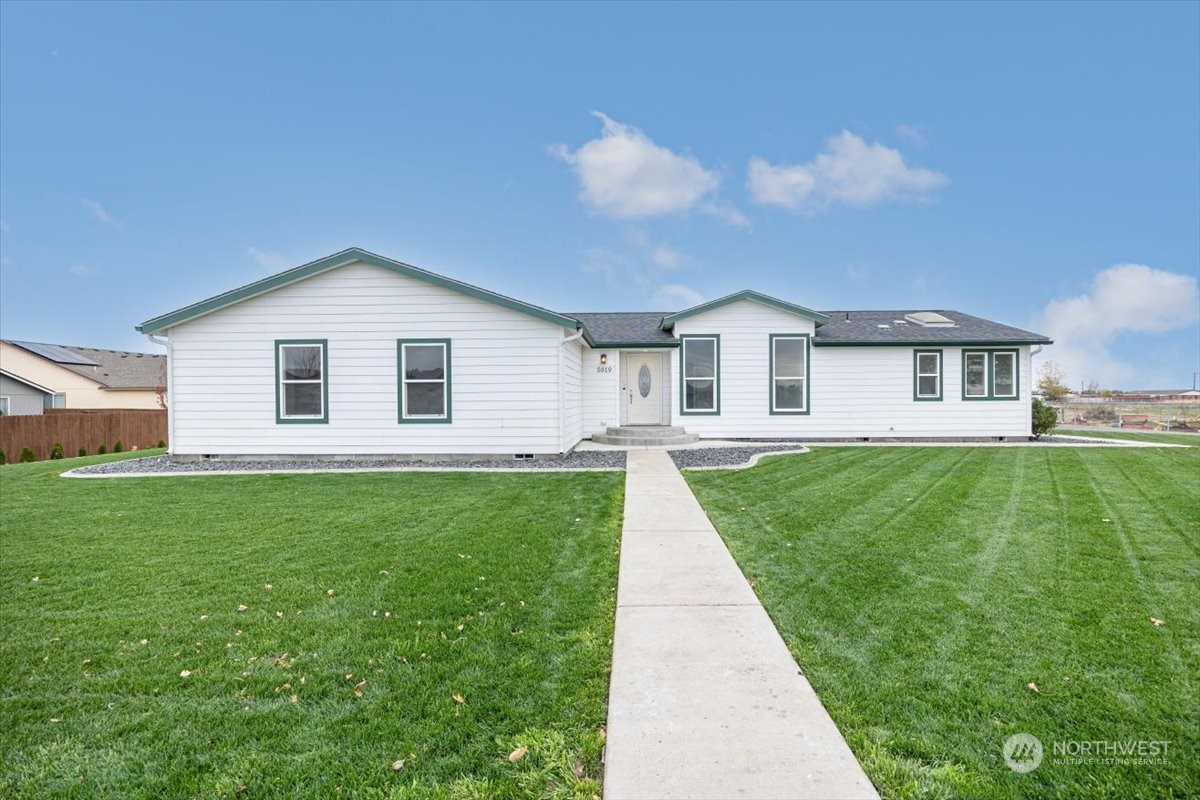 a view of a house with a backyard