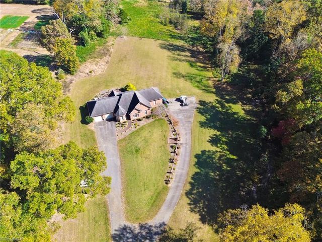 $550,000 | 3736 Highway 21 | South Knobs Township - Yadkin County